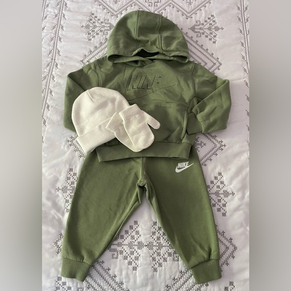Nike Fleece Pullover Hoodie & Joggers Set Size 2T BOY Include Hat and mittens. - Picture 1 of 7